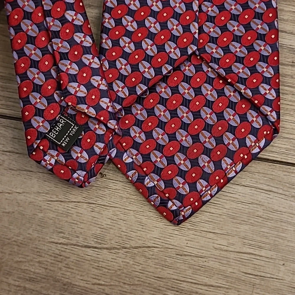 IKE BEHAR Metallic Red Blue Silver Abstract Ovals Pattern Mens Silk‎ Tie